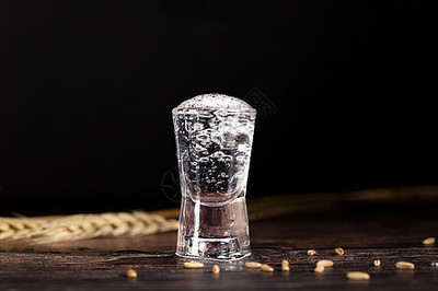 白酒酒花图与其他酒类的比较与鉴赏